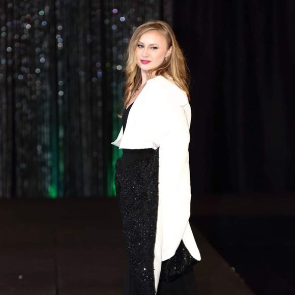 Meet your Posher, Kellie - Picture 1 of 1